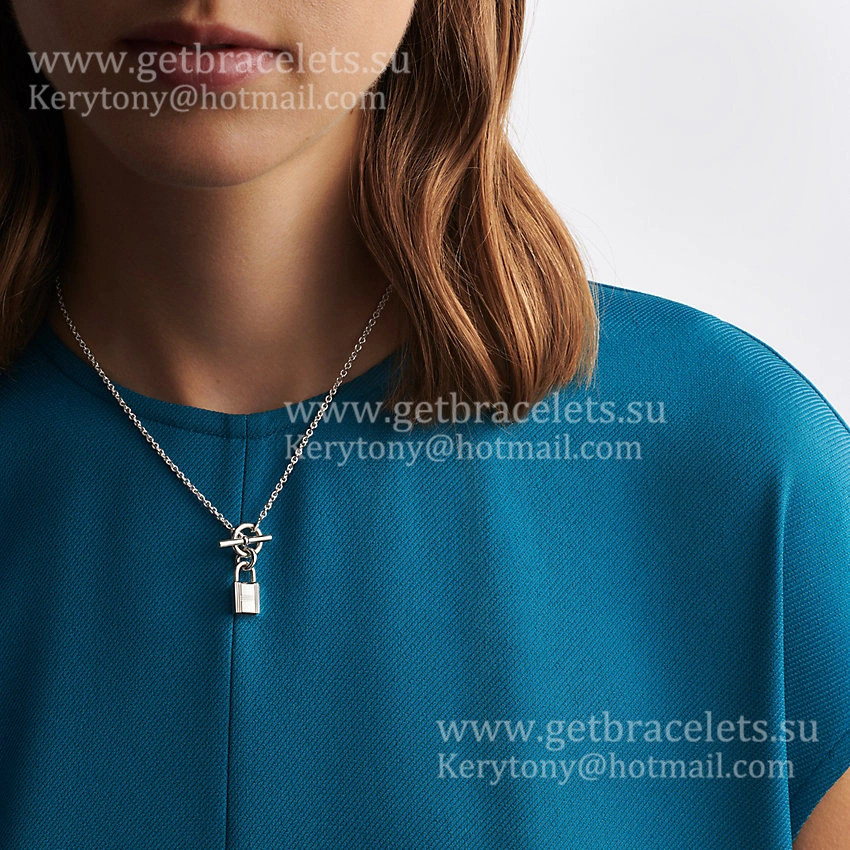 Luxurious Knock-off Hermes Amulettes Cadenas Pendant in Sterling Silver
