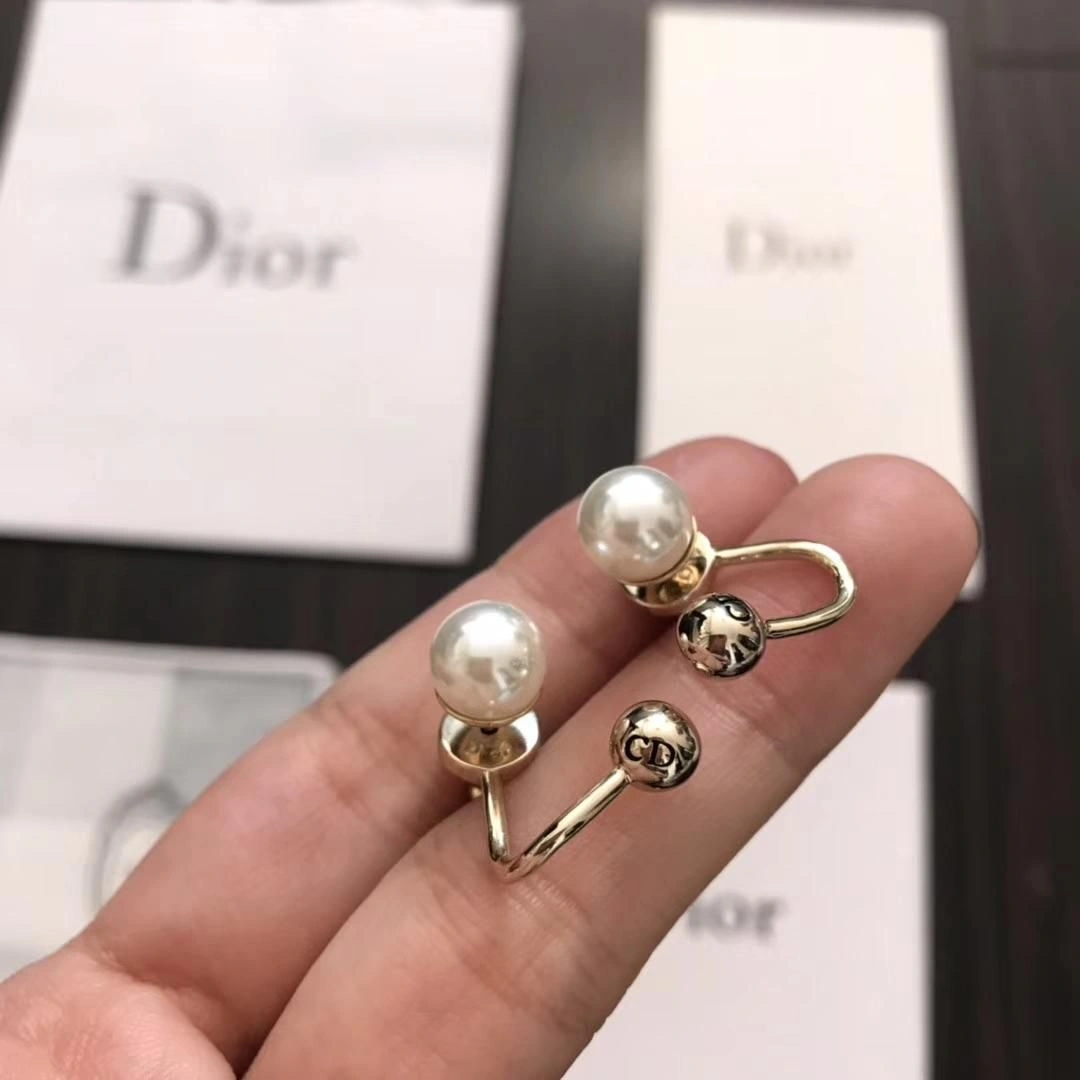 Most Popular Dior Tribales White Pearl Sphere Detail Tortuous Yellow Gold Womens Stud Earrings Online Shop