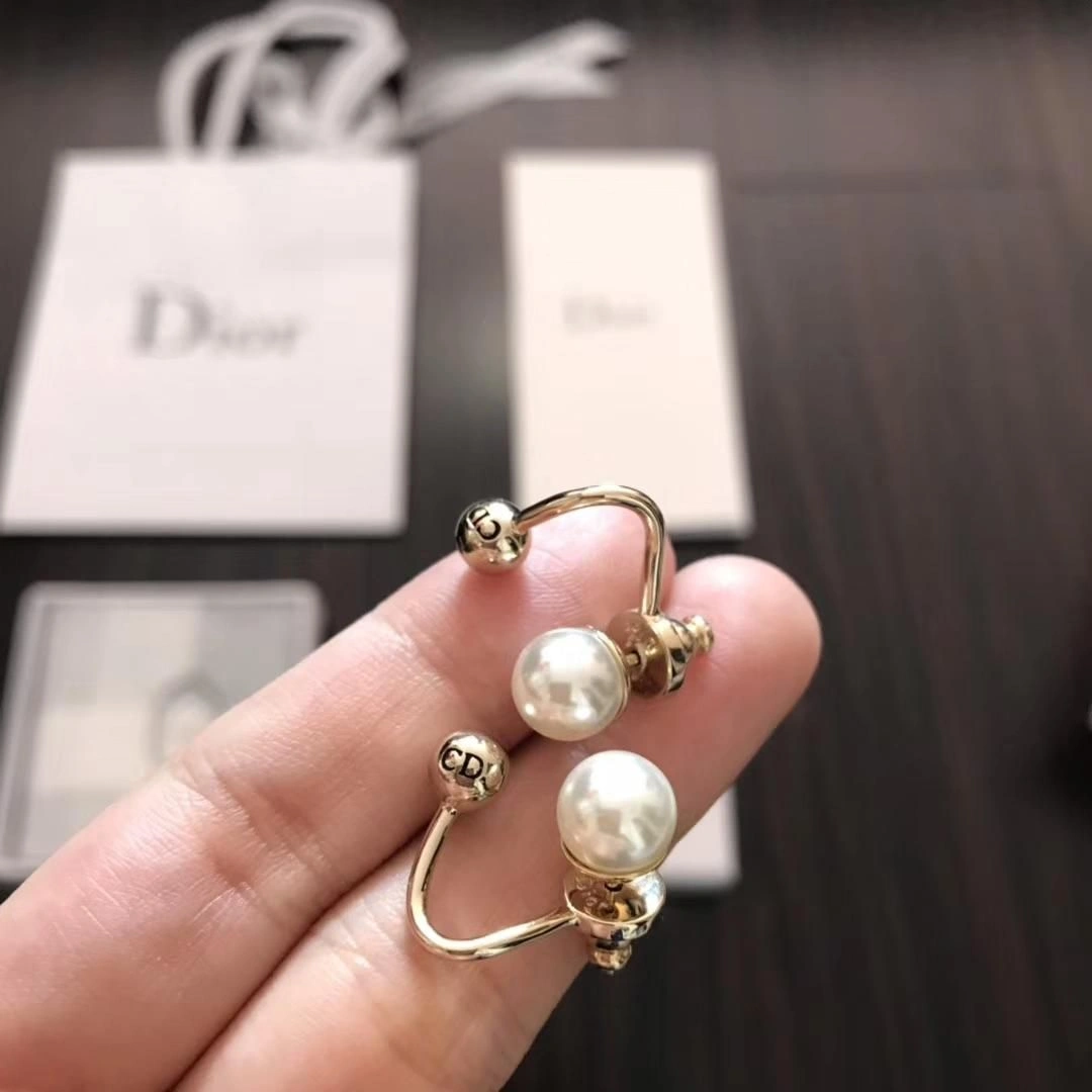 Most Popular Dior Tribales White Pearl Sphere Detail Tortuous Yellow Gold Womens Stud Earrings Online Shop