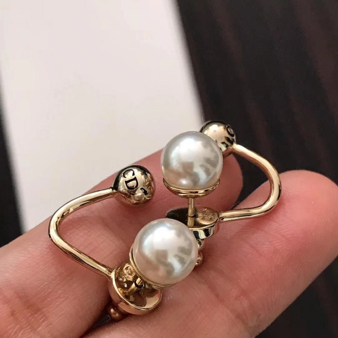 Most Popular Dior Tribales White Pearl Sphere Detail Tortuous Yellow Gold Womens Stud Earrings Online Shop