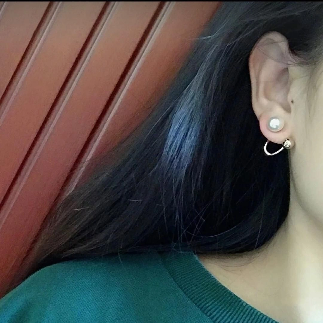 Most Popular Dior Tribales White Pearl Sphere Detail Tortuous Yellow Gold Womens Stud Earrings Online Shop