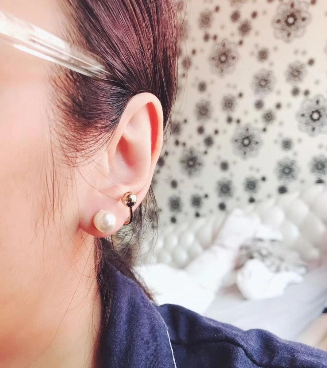 Most Popular Dior Tribales White Pearl Sphere Detail Tortuous Yellow Gold Womens Stud Earrings Online Shop