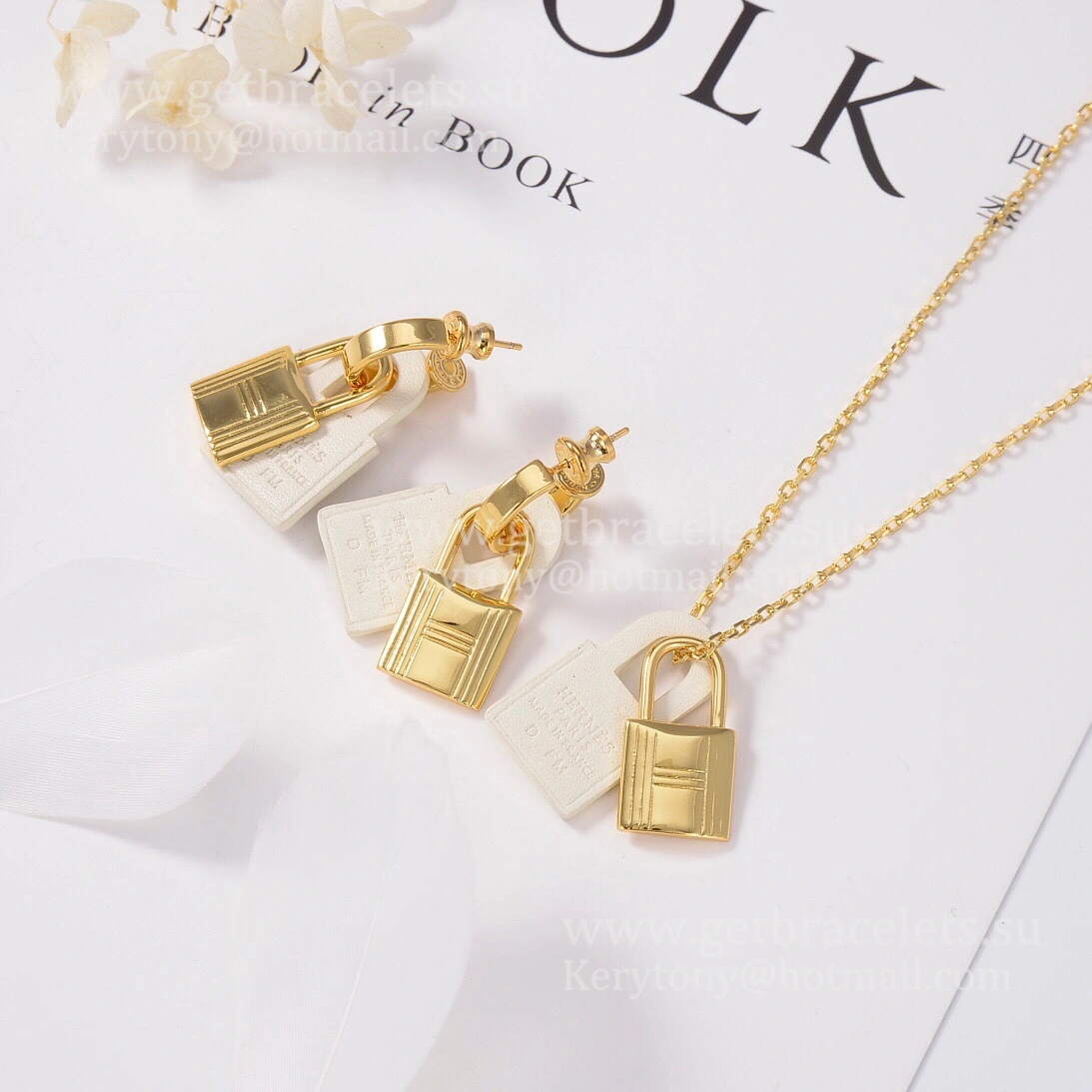 New Style Hermes O’Kelly Pendant in Swift Calfskin with Yellow Gold Plated