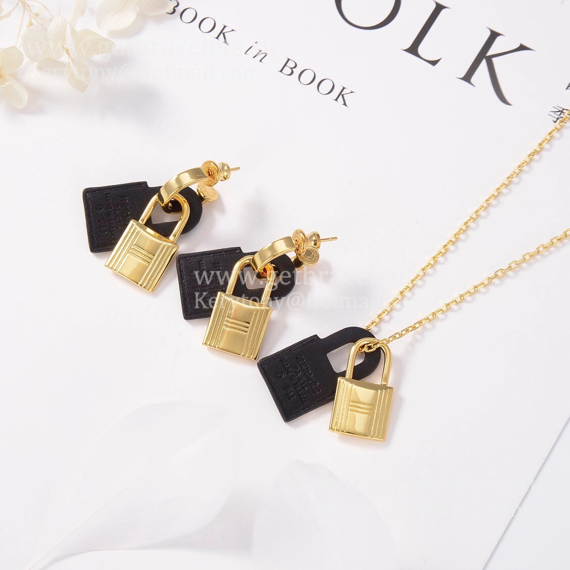 New Style Hermes O’Kelly Pendant in Swift Calfskin with Yellow Gold Plated