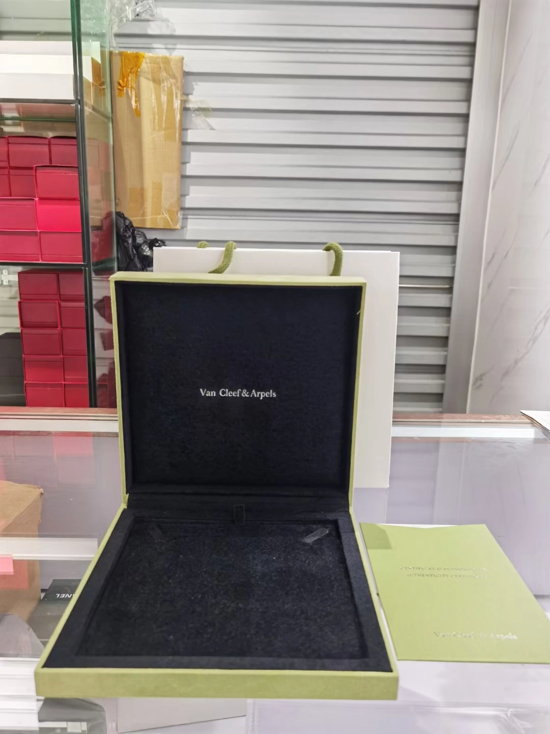 Original Copy Van Cleef & Arpels Long Necklace Packaging (Complete set of price