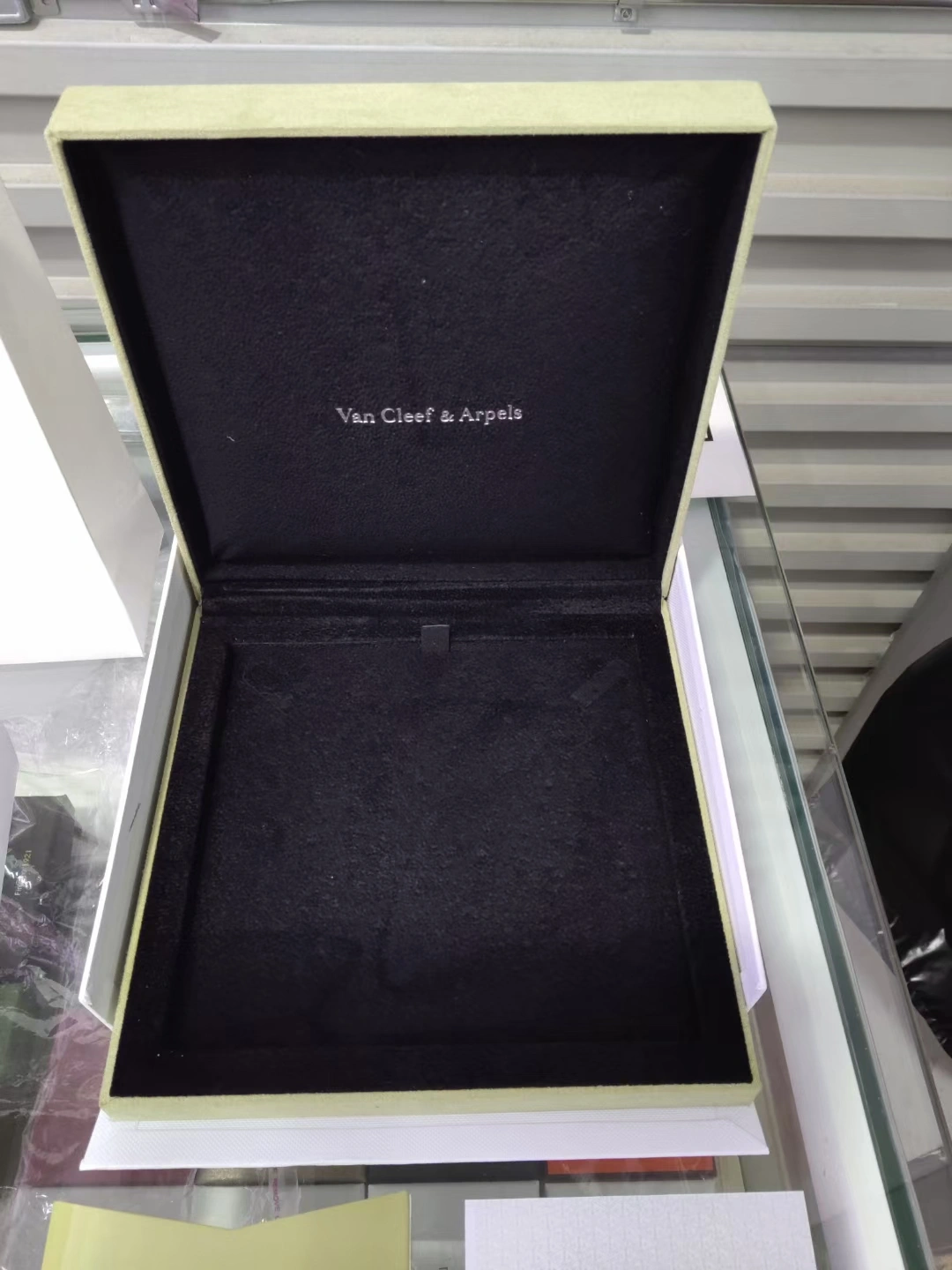 Original Copy Van Cleef & Arpels Long Necklace Packaging (Complete set of price