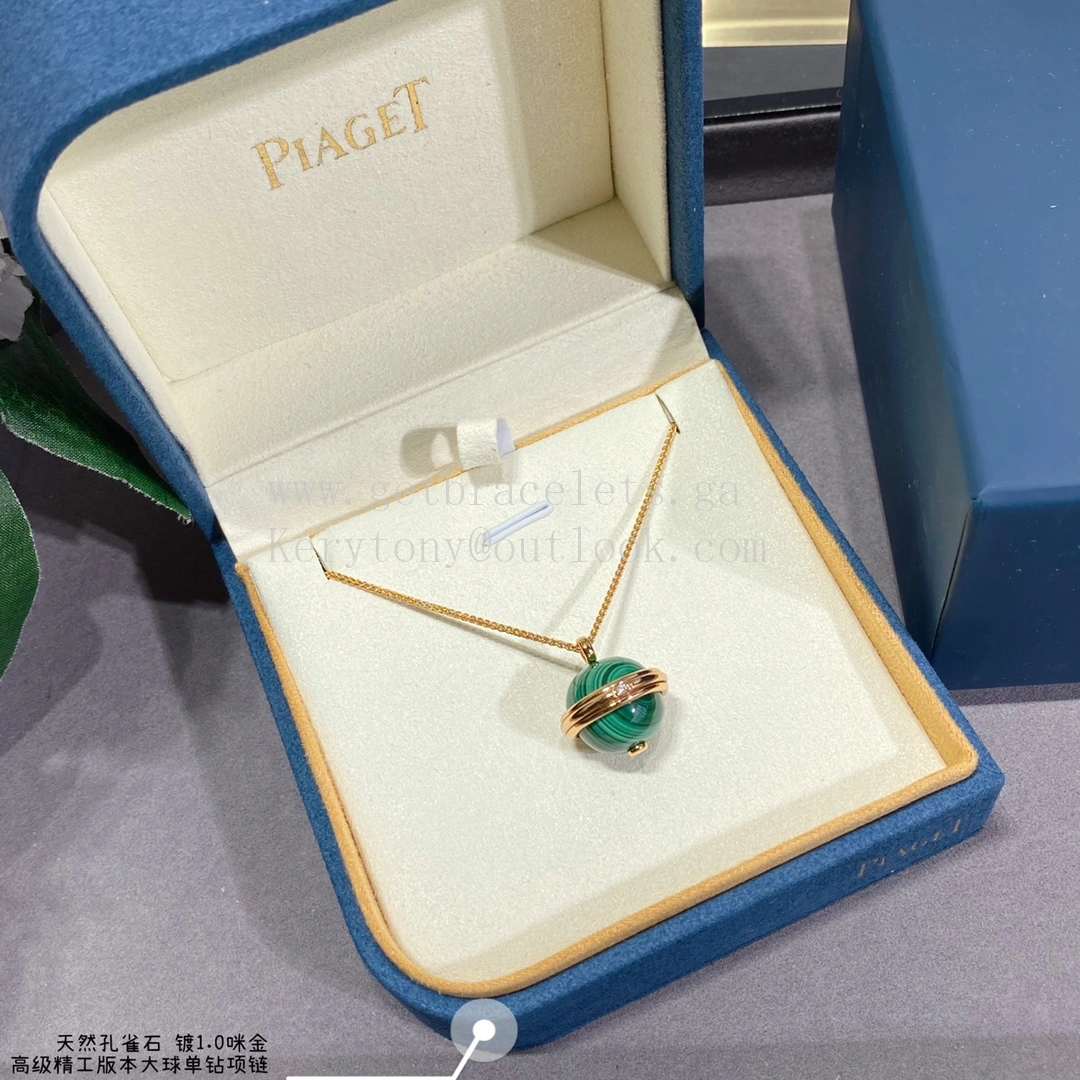 Piaget Possession Pendant Malachite Cabochon with 1 Diamond Rose Gold