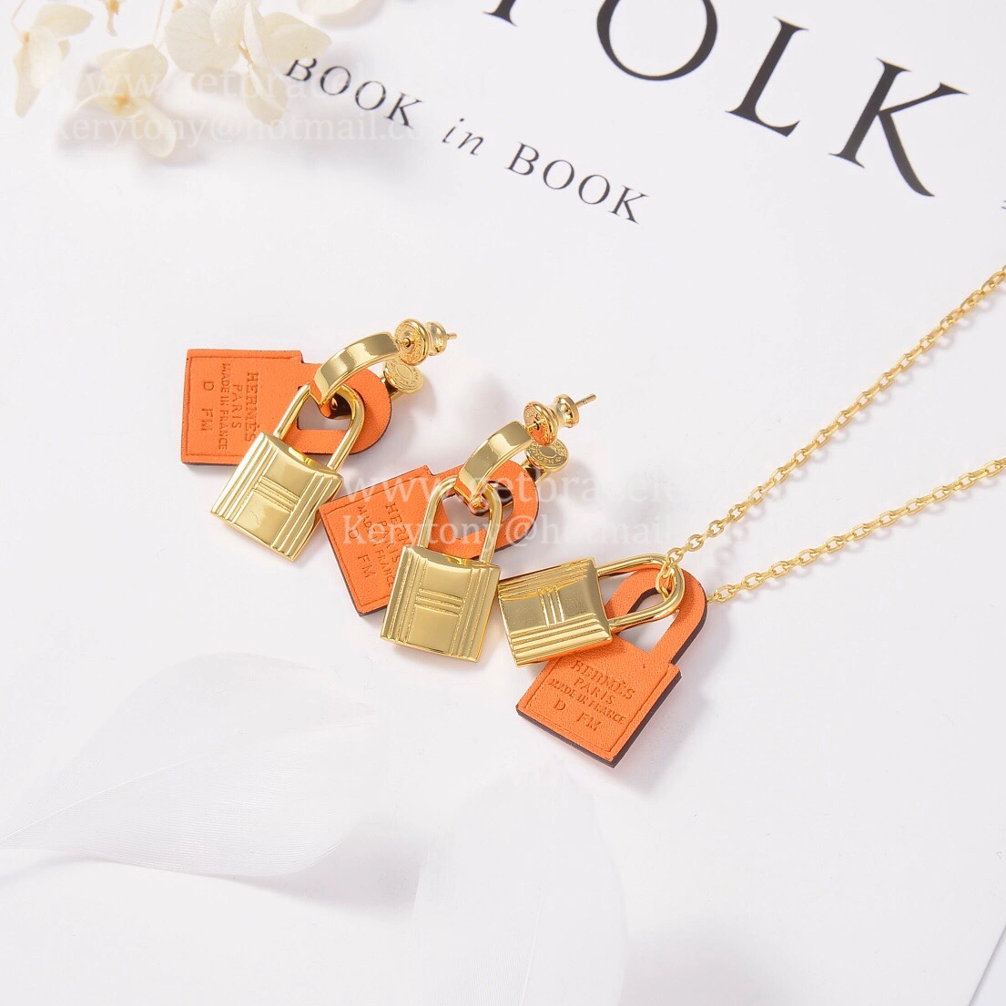 Quality Luxury Hermes O’Kelly Earrings in Swift Calfskin with Yellow Gold Plated