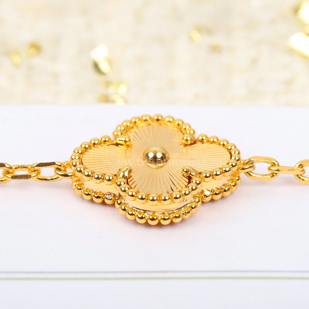 Replica Van Cleef Arpels Vintage Alhambra Long Necklace 20 Motifs Yellow Gold Diamonds