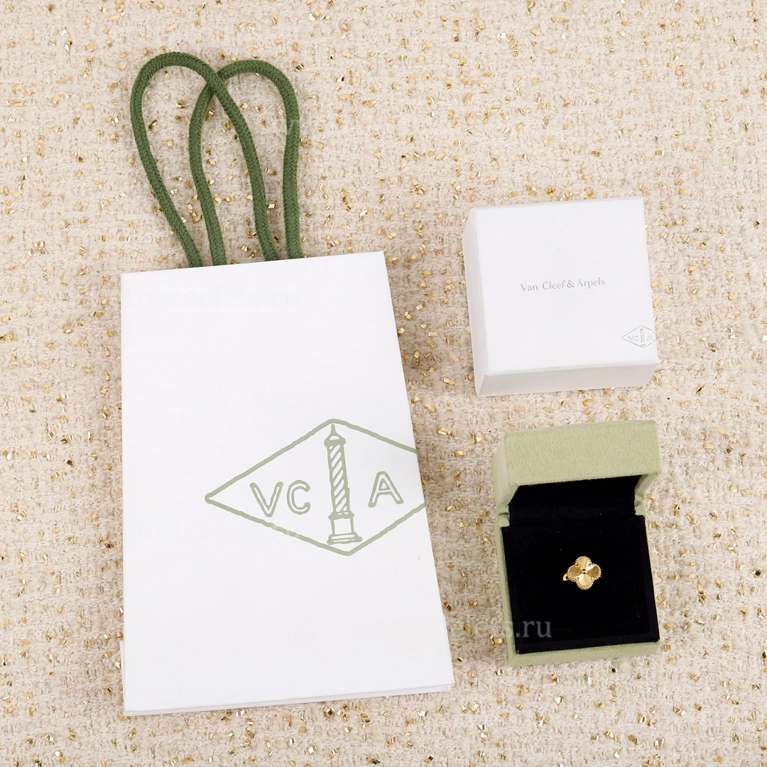 Replica Van Cleef Arpels Vintage Alhambra Ring Yellow Gold