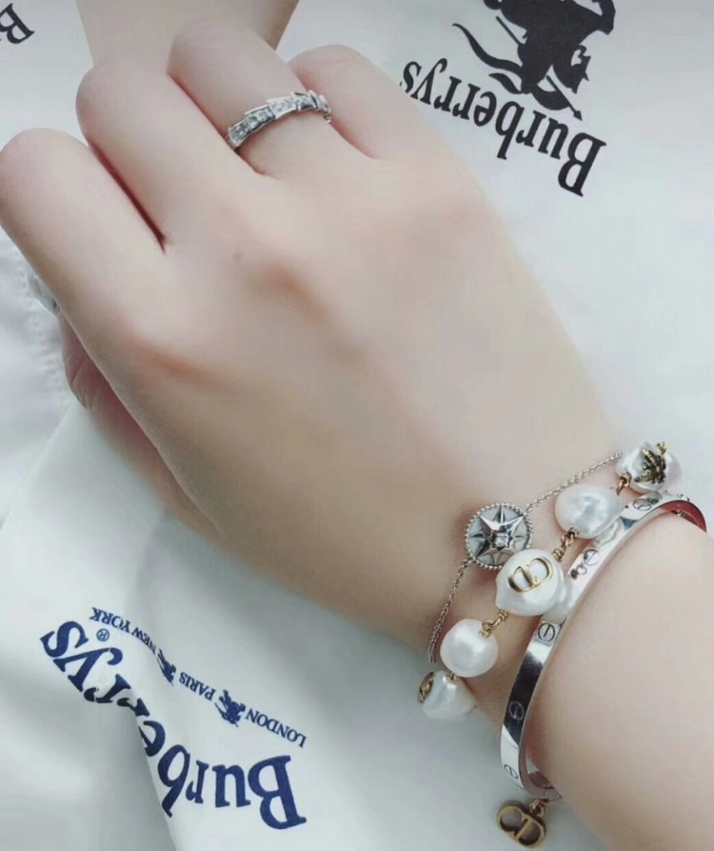 Summer Popular Dior Tribale Native Retro Brass Bee CD Clover Charm Atypical Pearl Bracelet For Womens