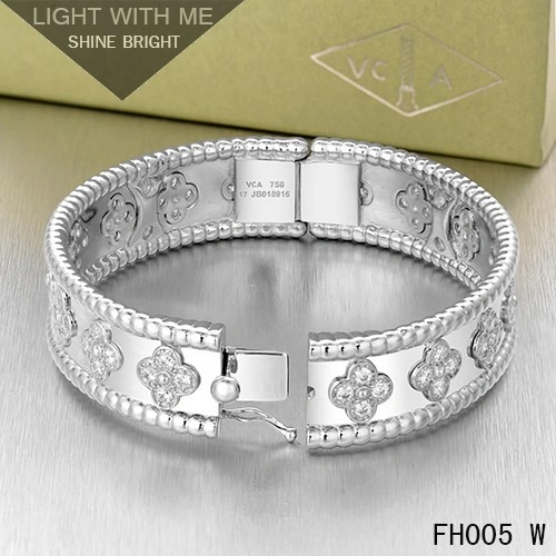 VAN CLEEF & ARPELS PERLEE CLOVER BRACELET,White GOLD,MEDIUM MODEL