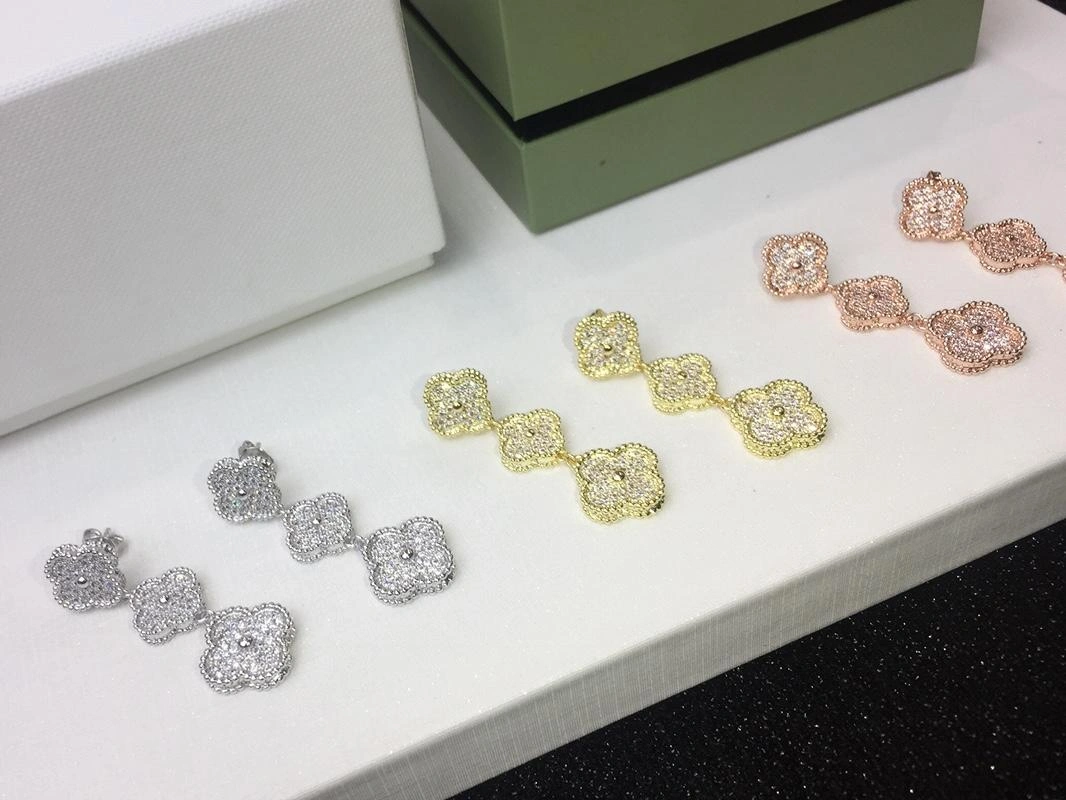 Van Cleef & Arpels Magic Alhambra Earrings 3 Motifs With Pave Diamond