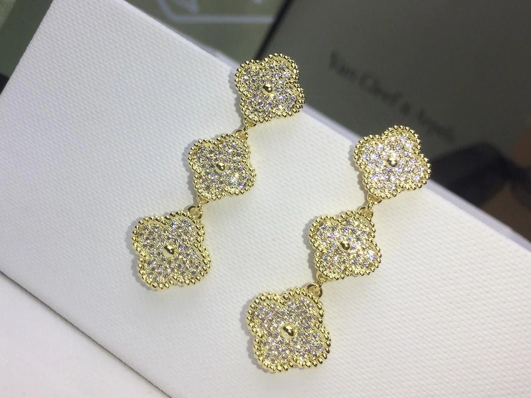 Van Cleef & Arpels Magic Alhambra Earrings 3 Motifs With Pave Diamond