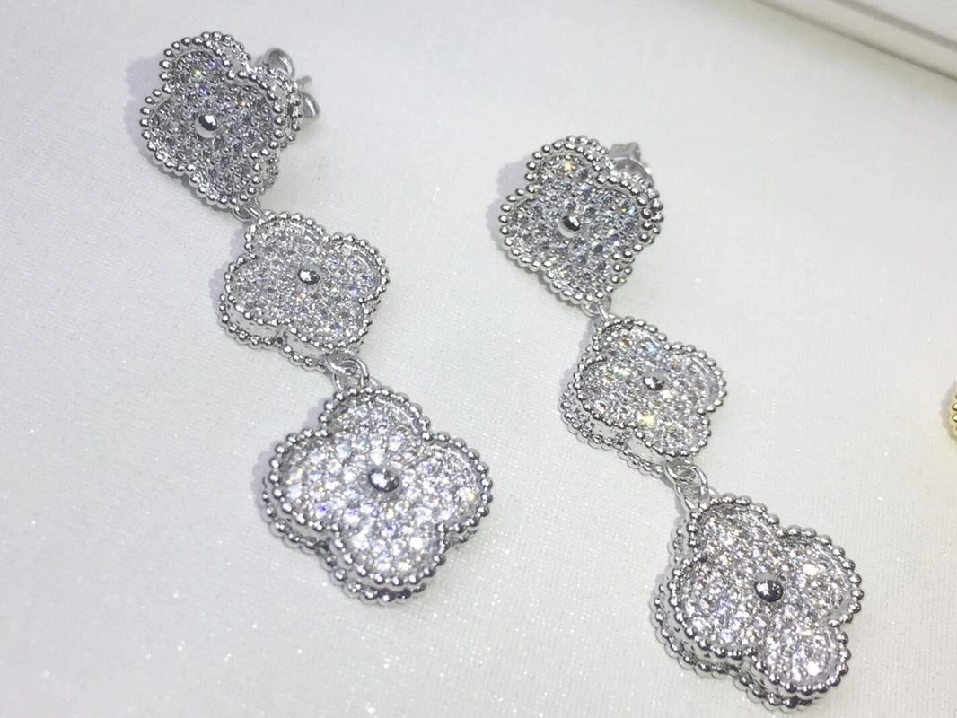 Van Cleef & Arpels Magic Alhambra Earrings 3 Motifs With Pave Diamond