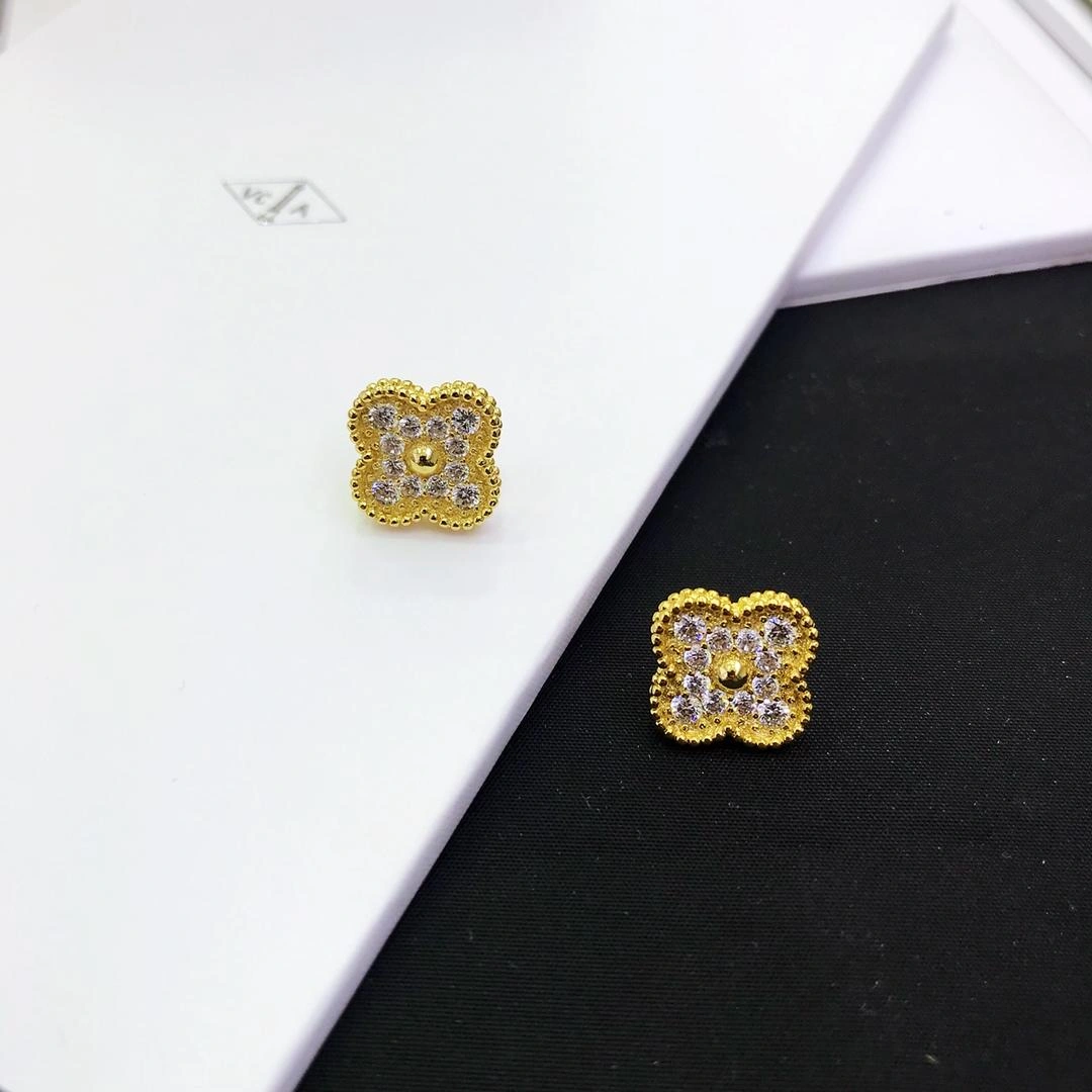 Van Cleef & Arpels Magic Vintage Earrings With Diamond 3 Colors