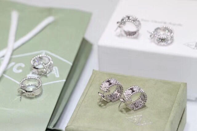 Van Cleef & Arpels Perlee Clovers Hoop Earrings White Gold Diamond