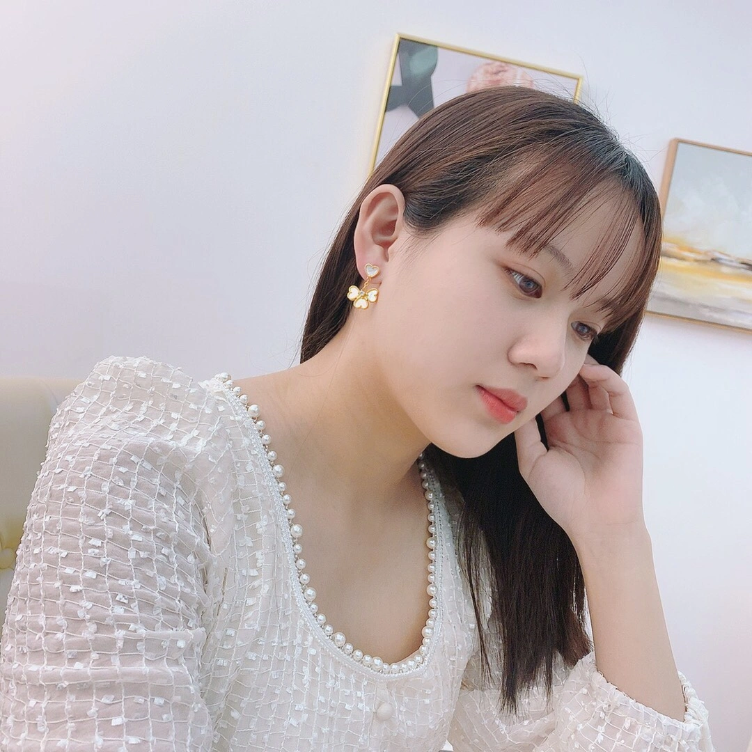 Van Cleef & Arpels Sweet Alhambra Effeuillage Earrings