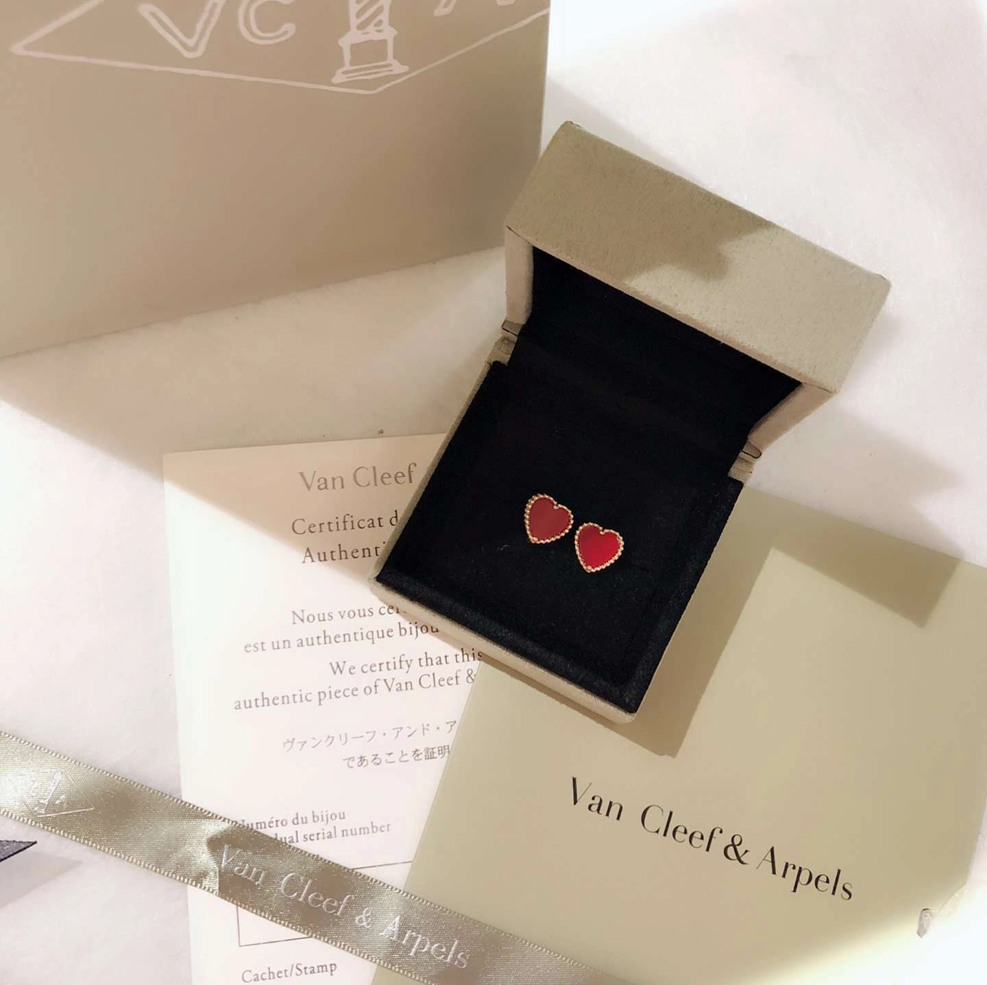 Van Cleef & Arpels Sweet Alhambra Heart Earring Pink Gold Carnelian