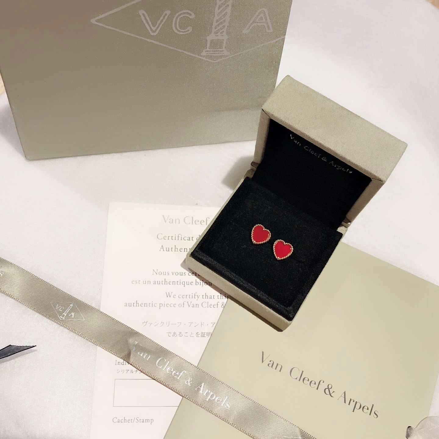 Van Cleef & Arpels Sweet Alhambra Heart Earring Pink Gold Carnelian