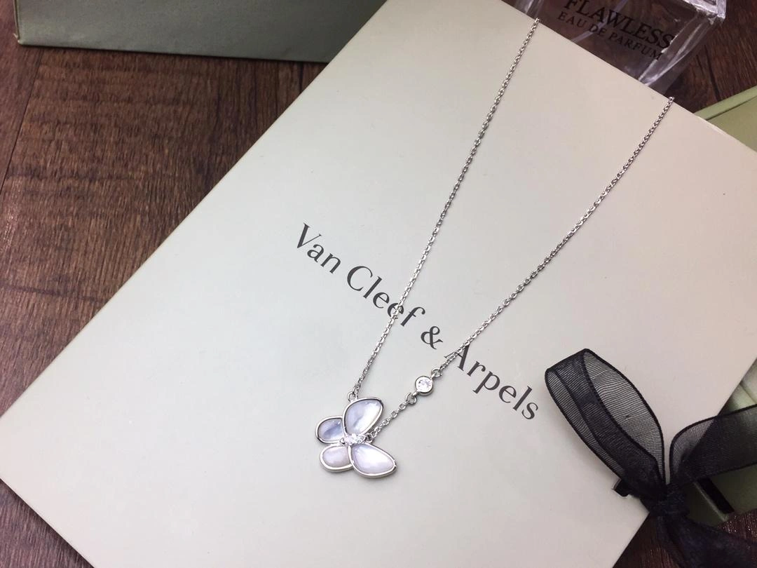 Van Cleef & Arpels Two Butterfly Pendant Mother-of-pearl Diamond