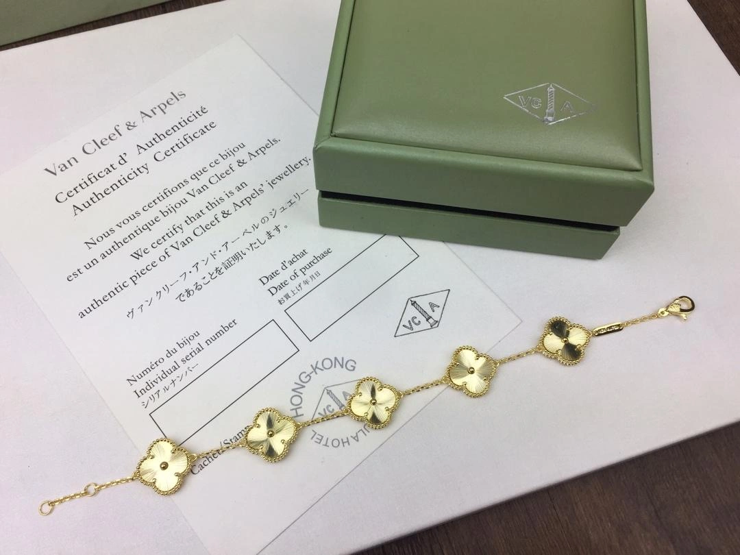 Van Cleef & Arpels Vintage Alhambra Bracelet 5 Motifs Guilloche Yellow Gold