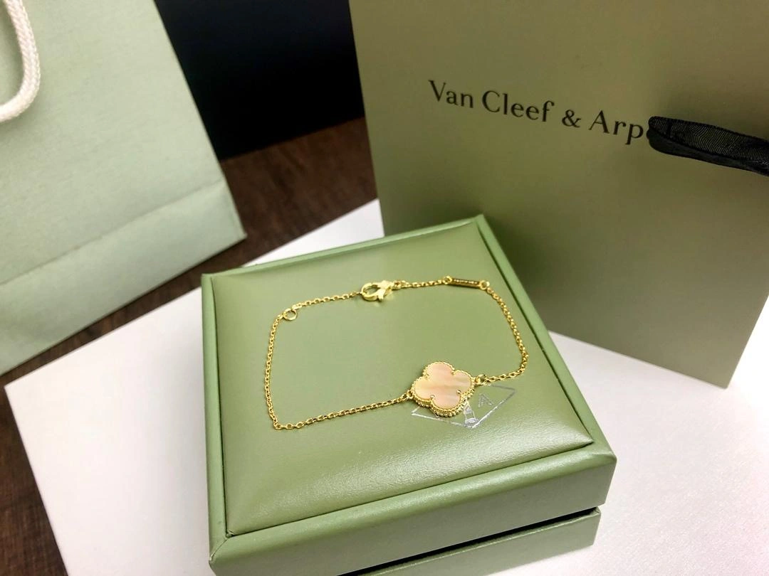 Van Cleef & Arpels Vintage Alhambra Bracelet Yellow Gold Mother-of-Pearl