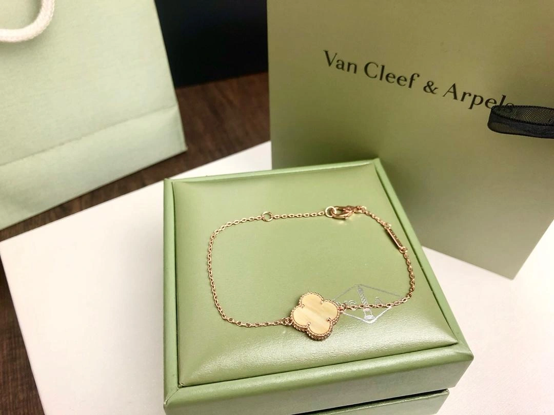 Van Cleef & Arpels Vintage Alhambra Bracelet Yellow Gold Mother-of-Pearl