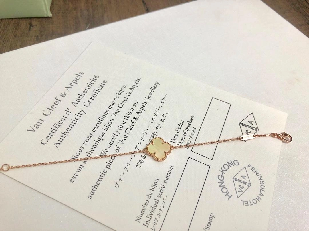 Van Cleef & Arpels Vintage Alhambra Bracelet Yellow Gold Mother-of-Pearl