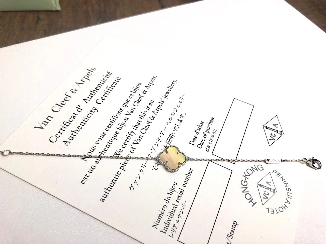 Van Cleef & Arpels Vintage Alhambra Bracelet Yellow Gold Mother-of-Pearl