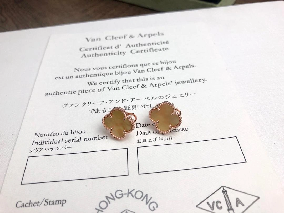Van Cleef & Arpels Vintage Alhambra Earring Yellow Gold Mother-of-Pearl