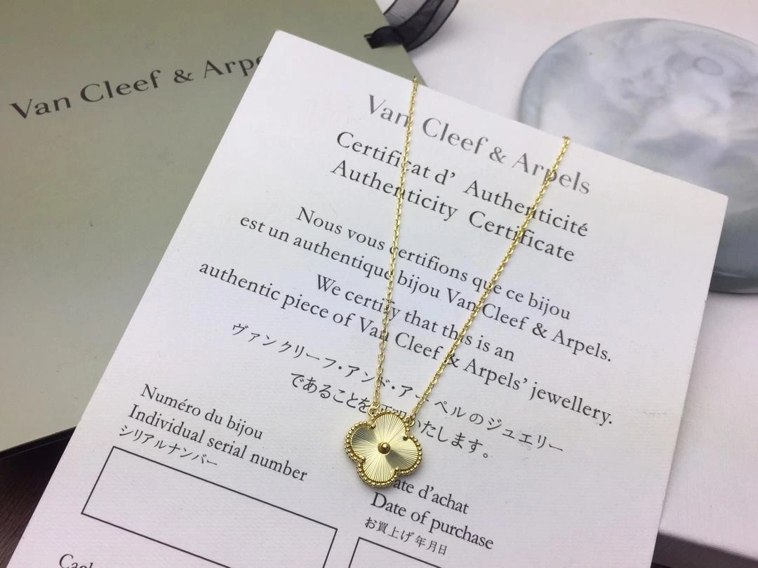 Van Cleef & Arpels Vintage Alhambra Long Necklace 1 Motifs Guilloche Yellow Gold