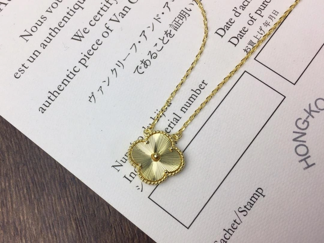 Van Cleef & Arpels Vintage Alhambra Long Necklace 1 Motifs Guilloche Yellow Gold