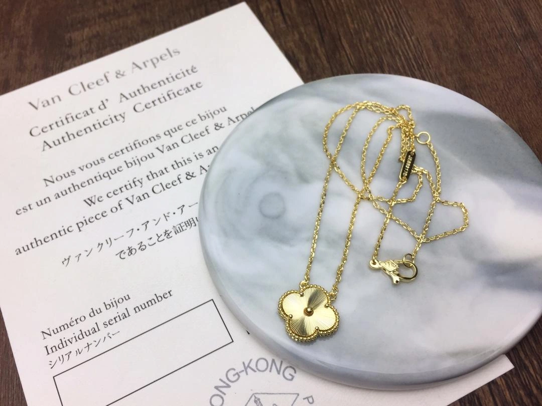 Van Cleef & Arpels Vintage Alhambra Long Necklace 1 Motifs Guilloche Yellow Gold