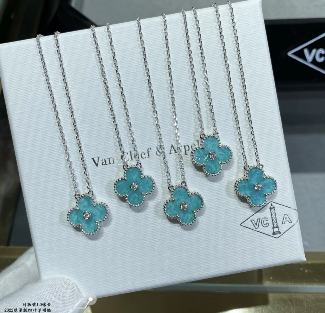 Van Cleef & Arpels Vintage Alhambra Pendant Celadon and White Gold With Diamonds