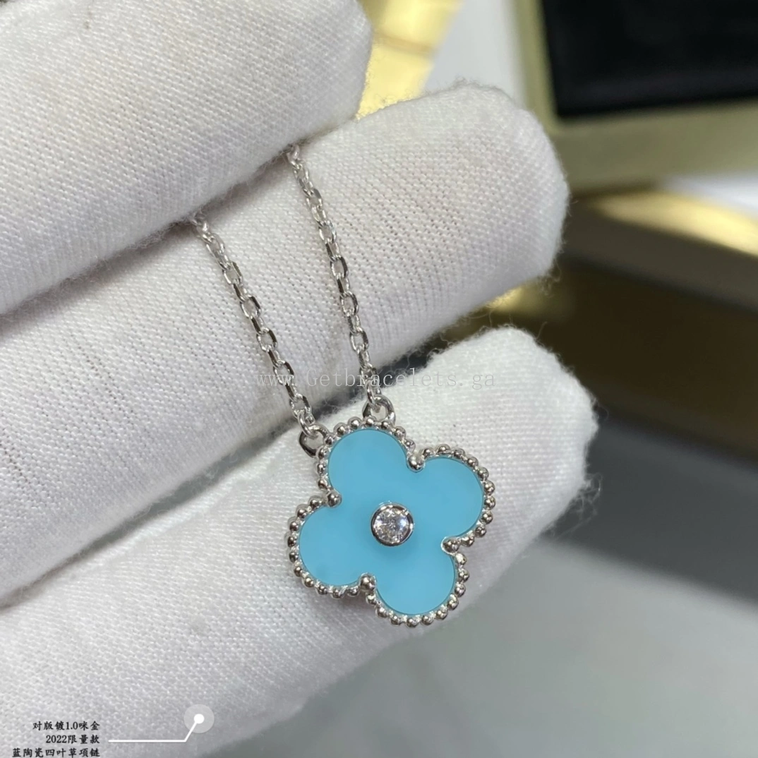 Van Cleef & Arpels Vintage Alhambra Pendant Turquoise and White Gold With Diamonds