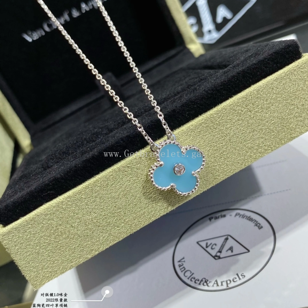 Van Cleef & Arpels Vintage Alhambra Pendant Turquoise and White Gold With Diamonds