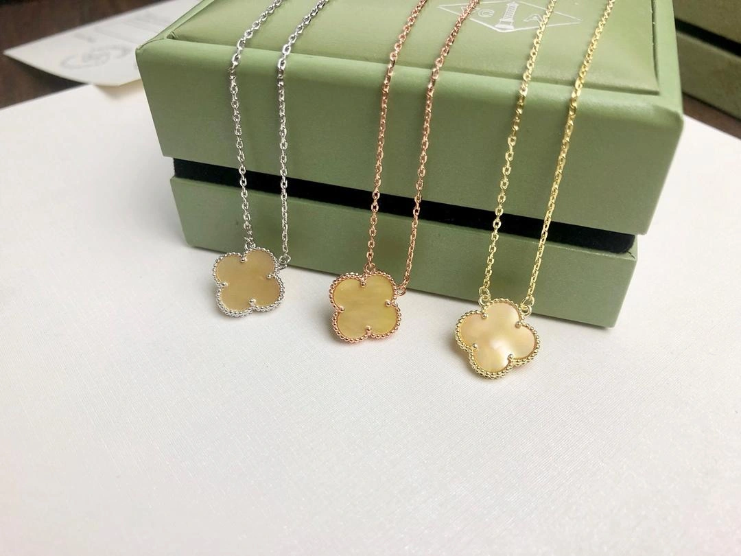 Van Cleef & Arpels Vintage Alhambra Pendant Yellow Gold Mother-of-Pearl