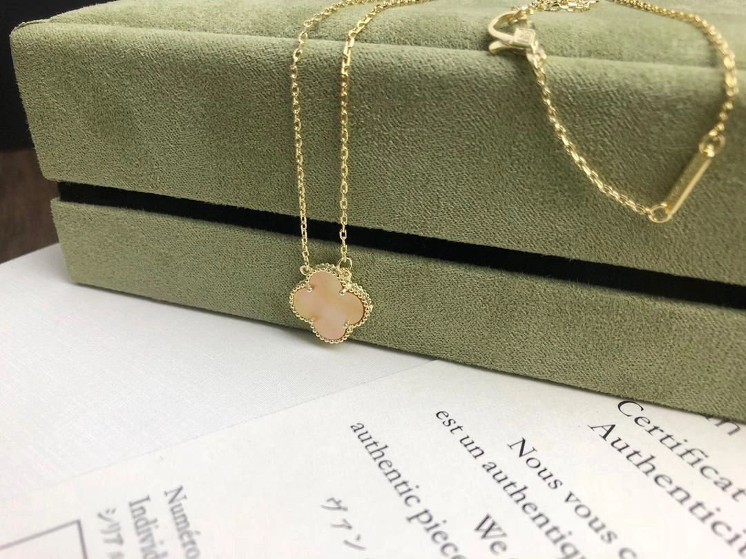 Van Cleef & Arpels Vintage Alhambra Pendant Yellow Gold Mother-of-Pearl