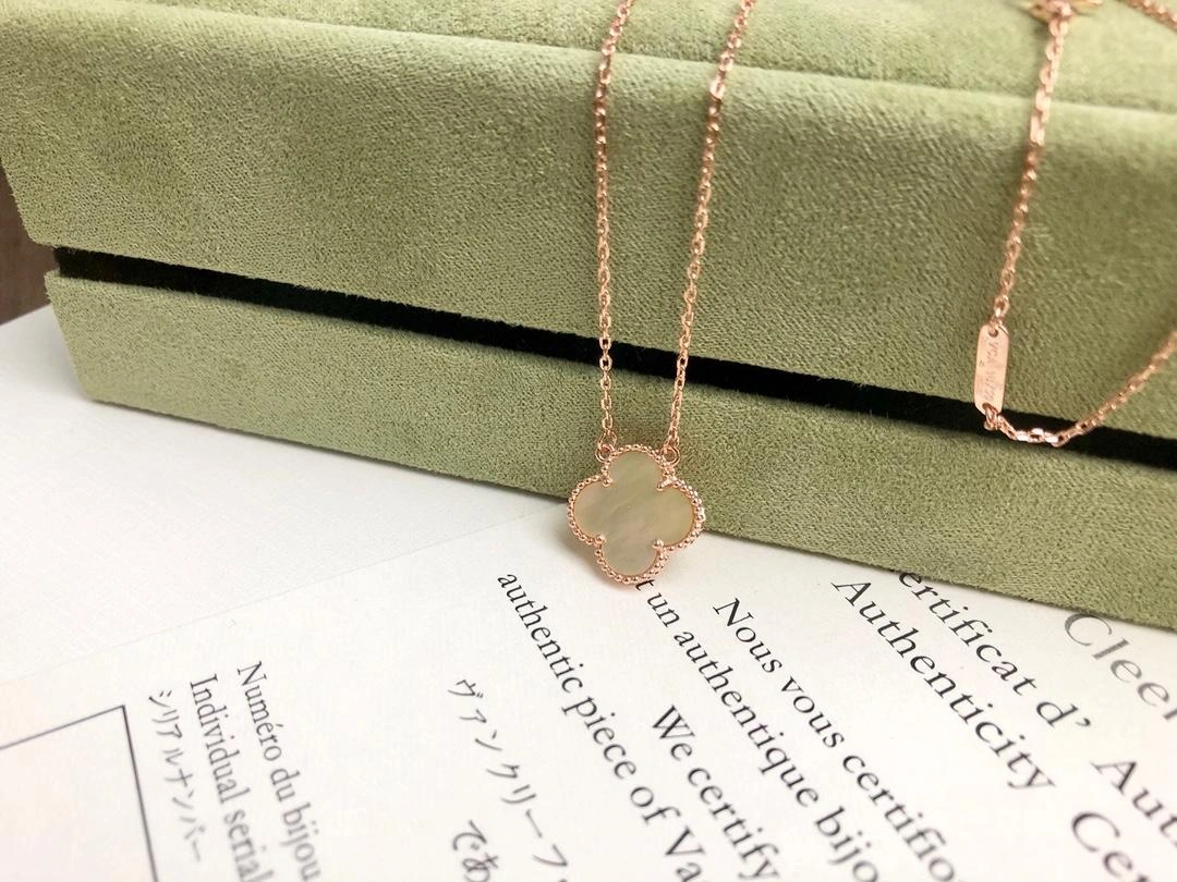 Van Cleef & Arpels Vintage Alhambra Pendant Yellow Gold Mother-of-Pearl