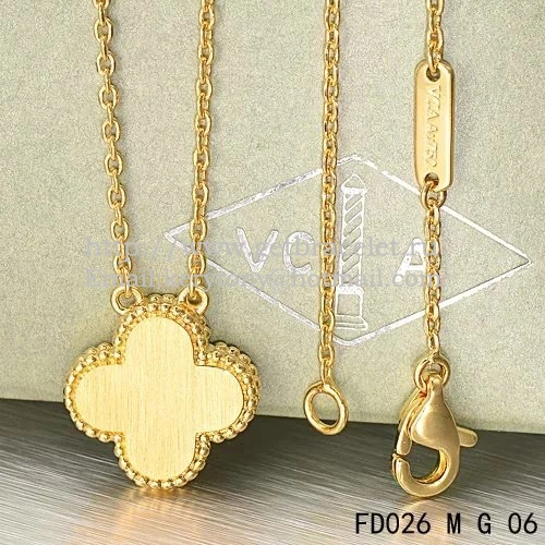 Van Cleef & Arpels Vintage Alhambra Pendant Yellow Gold With Malachite Mother Of Pearl Round Diamonds