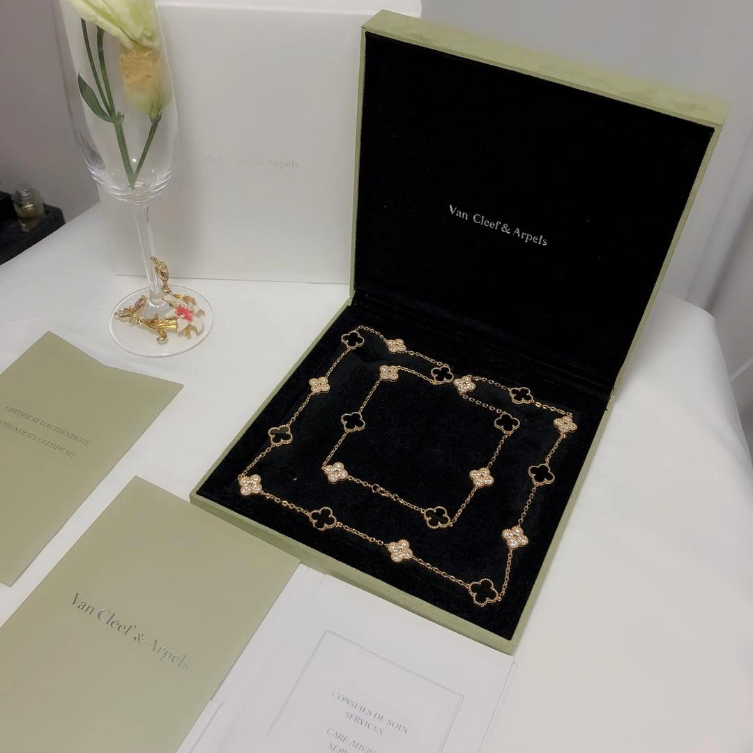 Van Cleef & Arpels Vintage Alhambra long necklace 20 Motifs Black Agate with Diamond