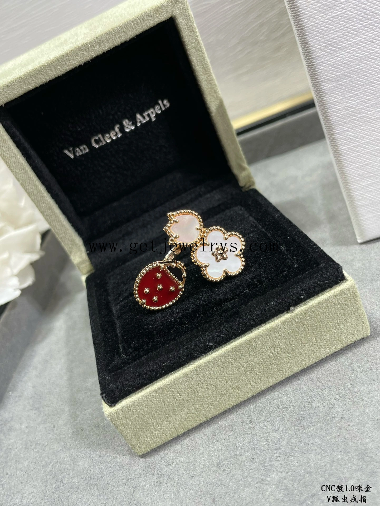 Van Cleef Arpels Lucky Spring Between The Finger Ring Carnelian and Mother-of-pearl and Onyx Rose Gold