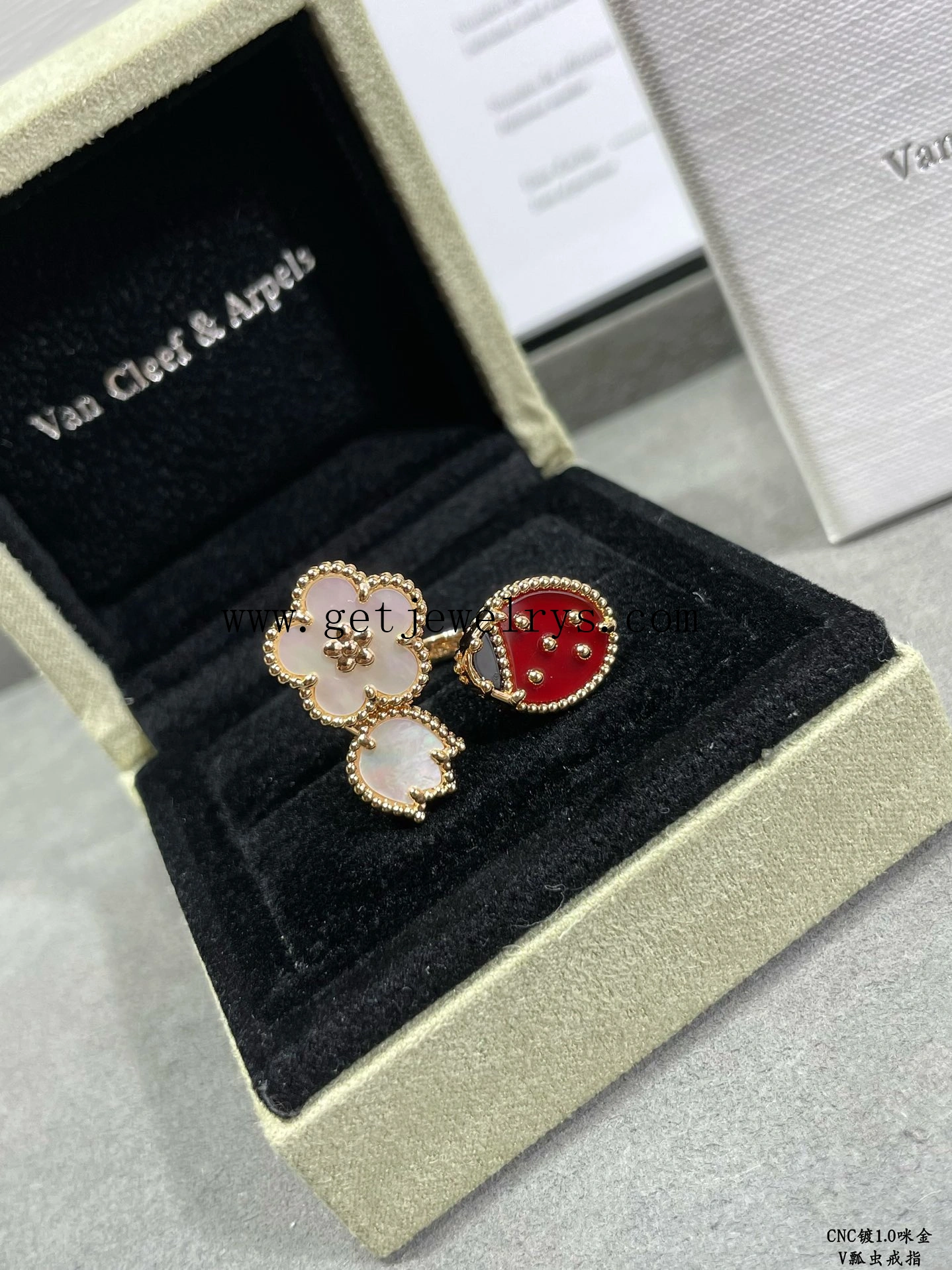 Van Cleef Arpels Lucky Spring Between The Finger Ring Carnelian and Mother-of-pearl and Onyx Rose Gold