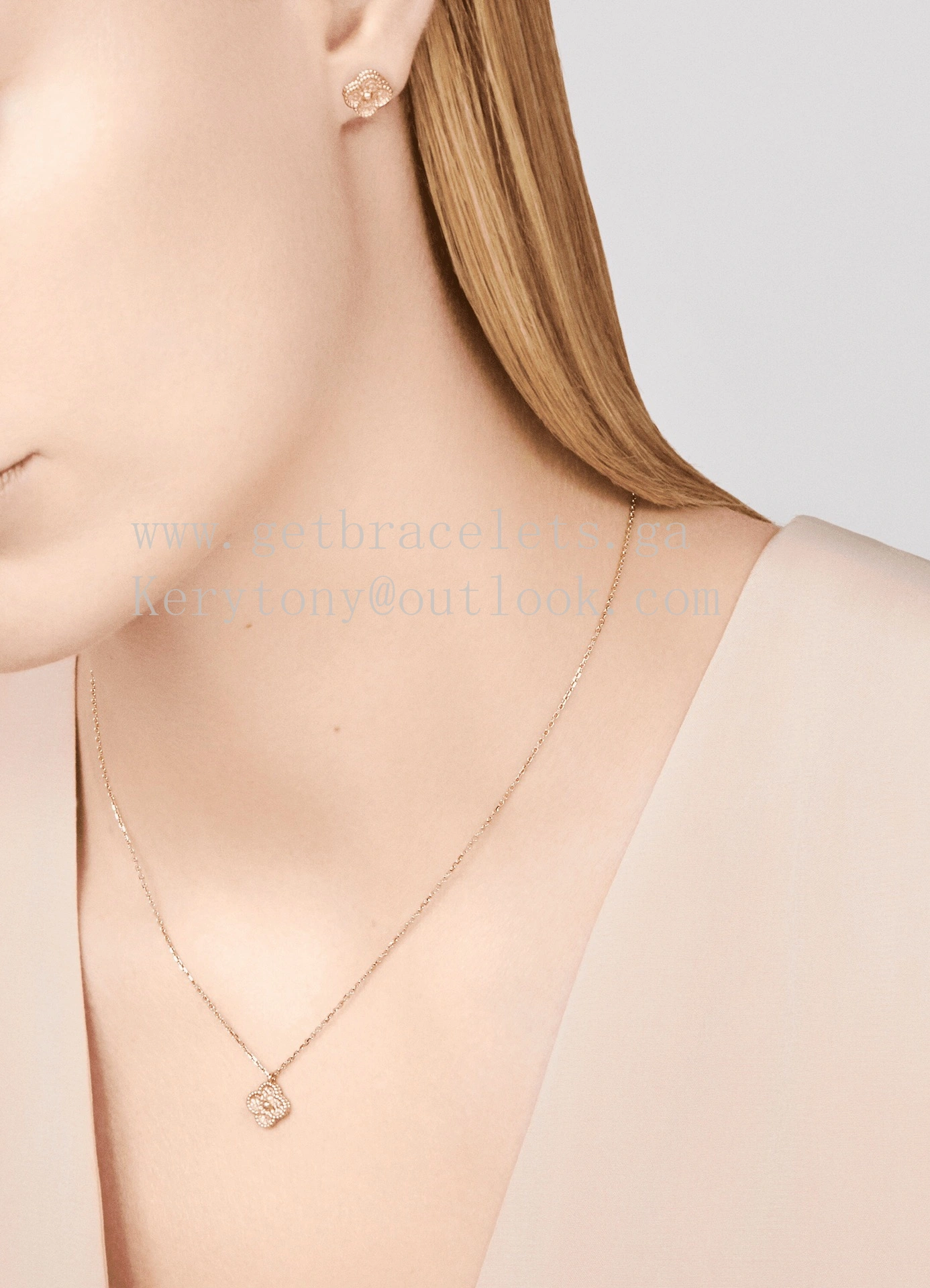 Van Cleef Arpels Sweet Alhambra Earstuds Rose Gold