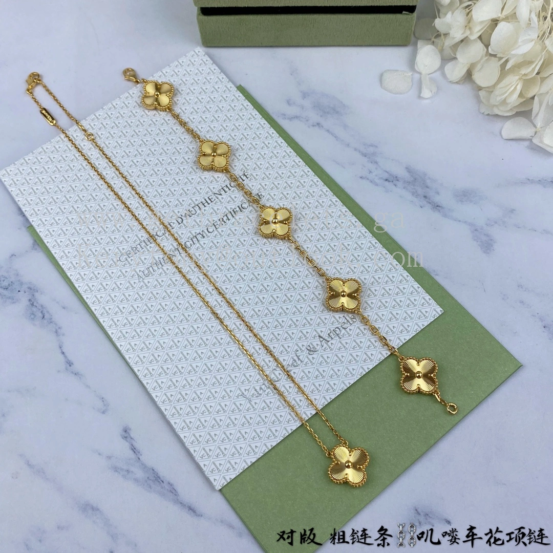 Van Cleef Arpels Sweet Vintage Alhambra Pendant Guilloche Yellow Gold Rose Gold White Gold