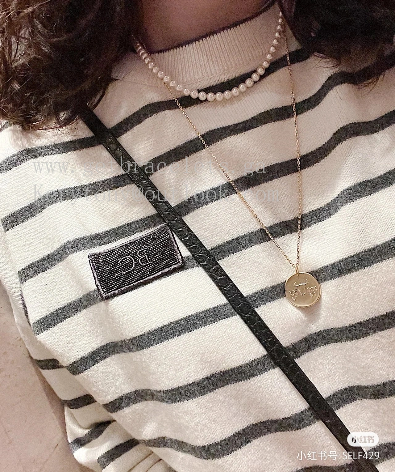 Van Cleef Arpels Zodiaque Medal Yellow Gold Brass