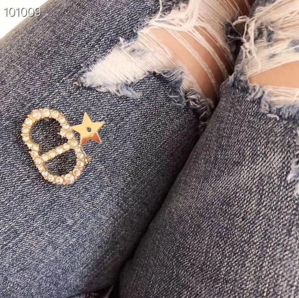Women’s Luxury Dior Sous Les Etoiles CD Shaped Star Charming Females Brass Diamonds Brooch Replica V0317SLECY_D301