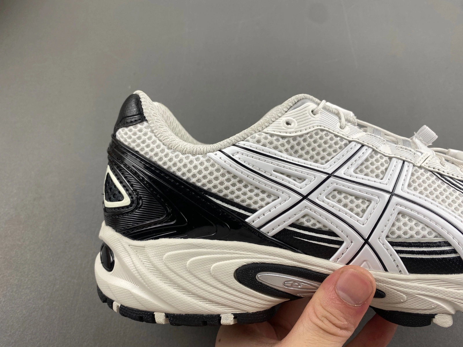 Flexible ASICS Gel-Kahana TR V4 Black White 1203A497- 2540