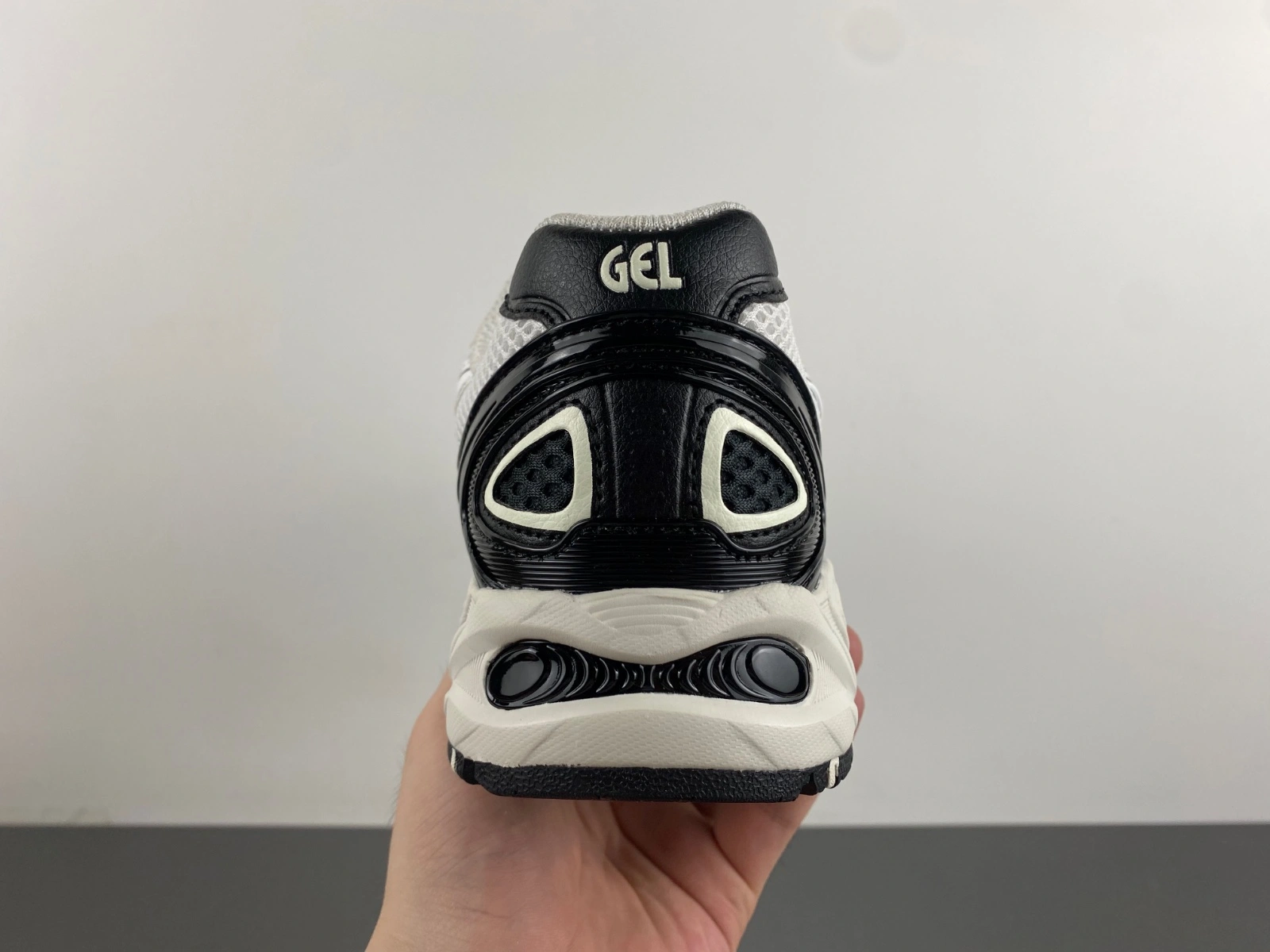 Flexible ASICS Gel-Kahana TR V4 Black White 1203A497- 2540